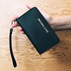 Michael Kors Wristlet IPhone 5